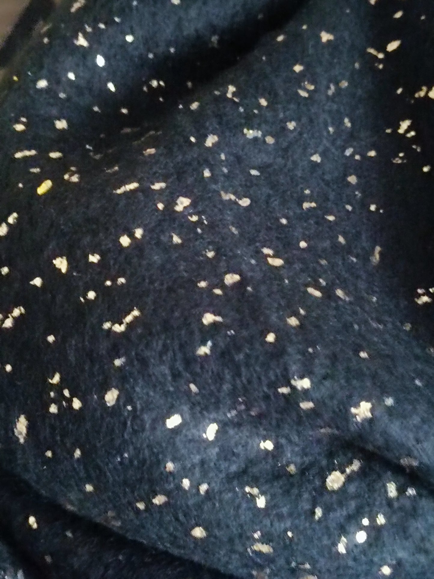 Écharpe noire avec paillettes