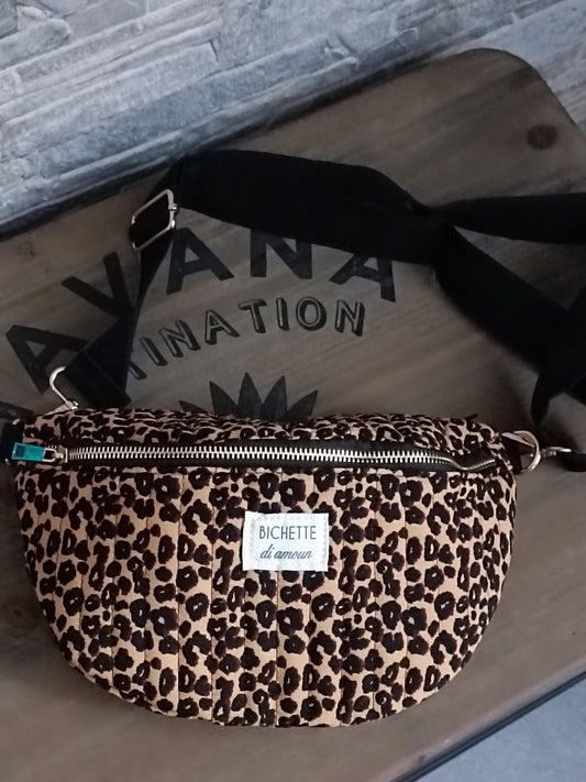 Sac banane léopard - style et praticité
