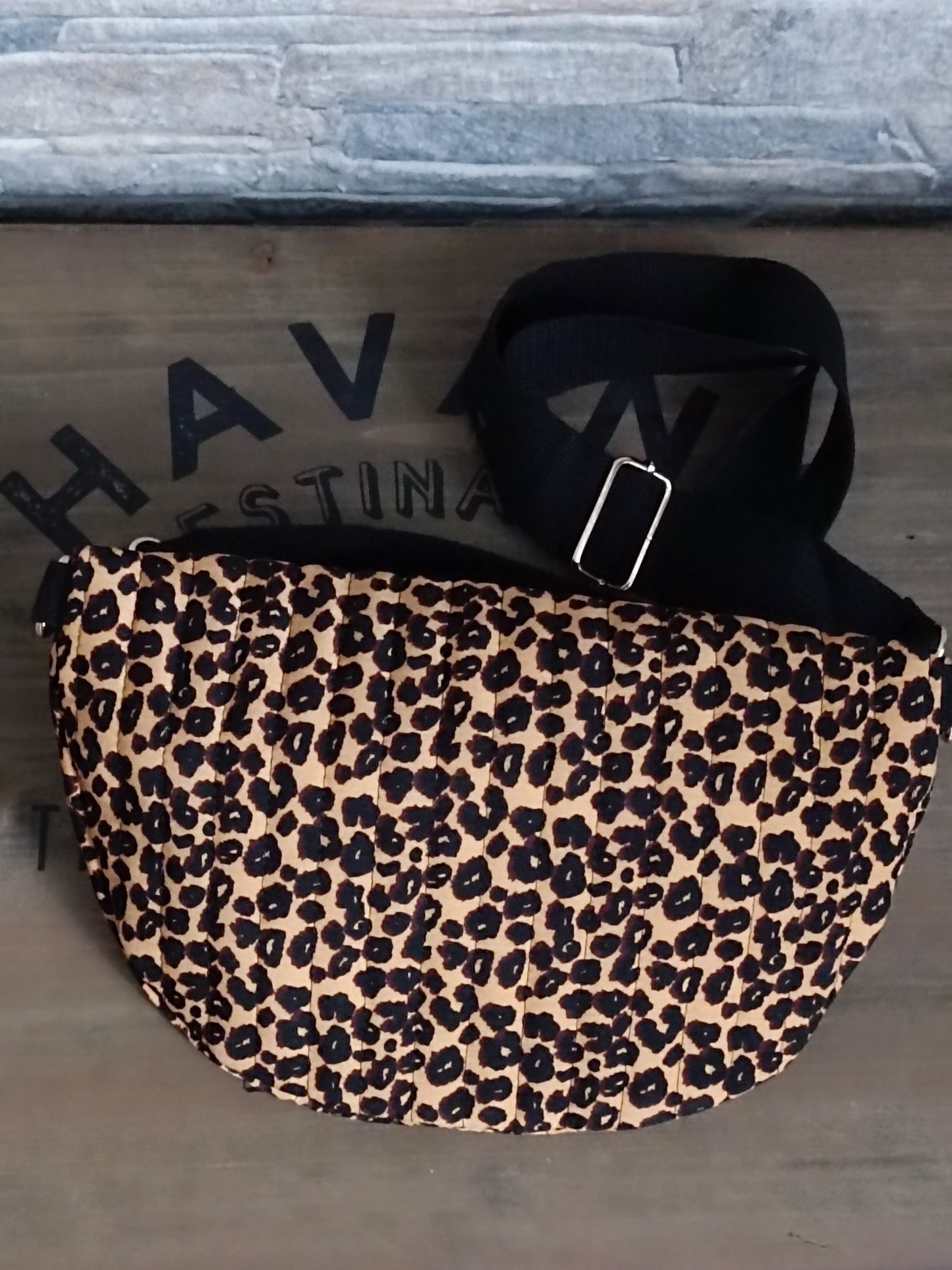 Sac banane léopard - style et praticité