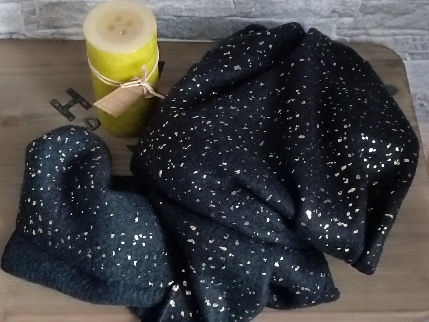 Écharpe noire avec paillettes