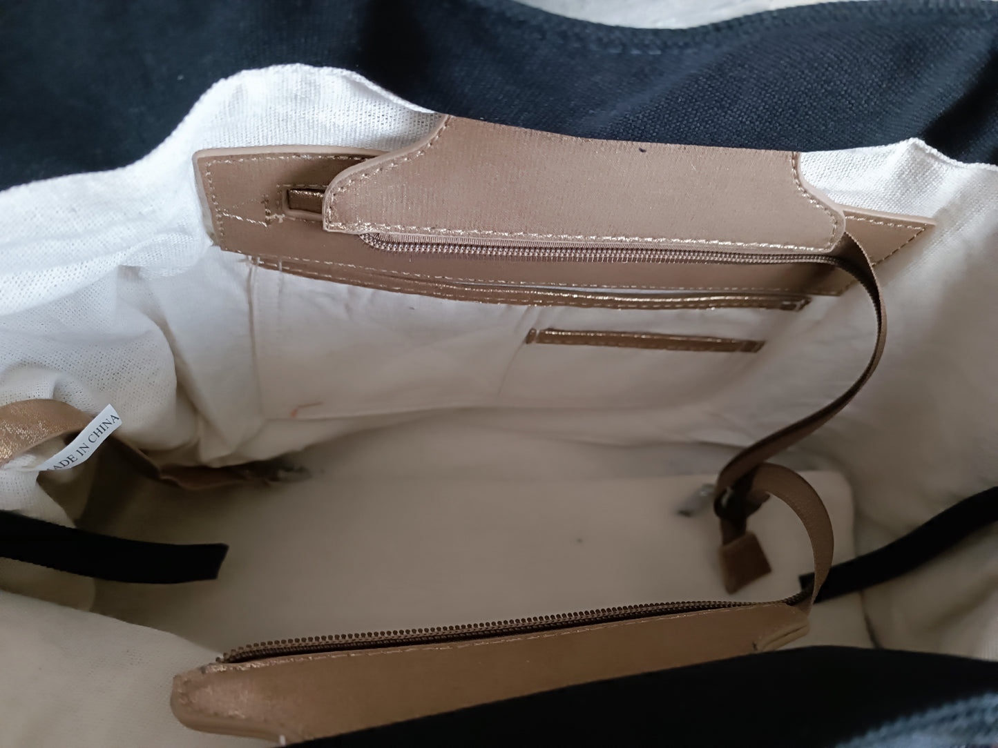 Sac noir vintage et accessoires