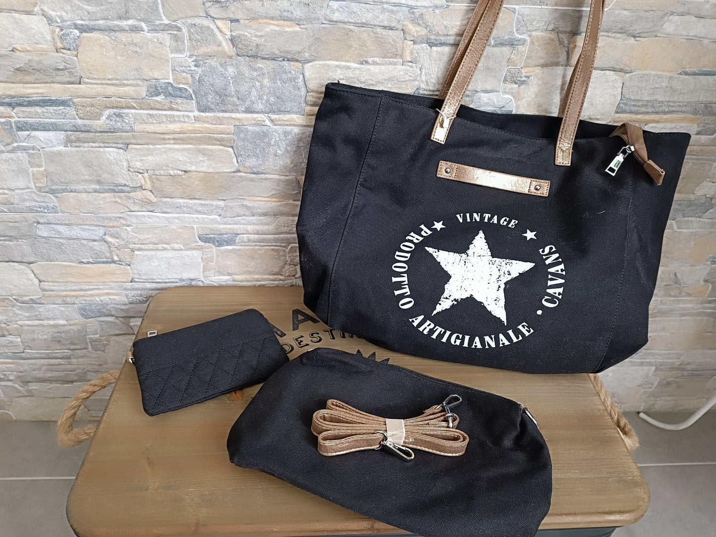 Sac noir vintage et accessoires